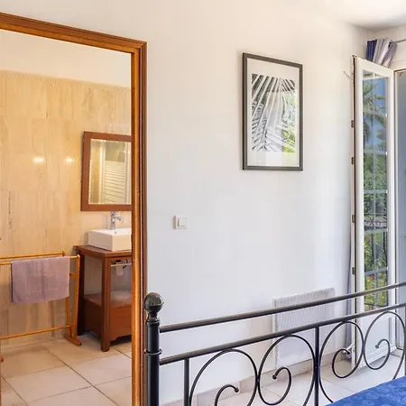 Vila Washingtonia - De Charme Avec Acces Prive A La Taglio-Isolaccio