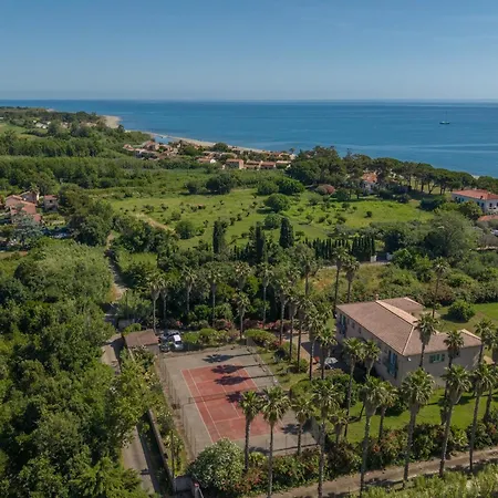 Washingtonia - De Charme Avec Acces Prive A La Vila Taglio-Isolaccio